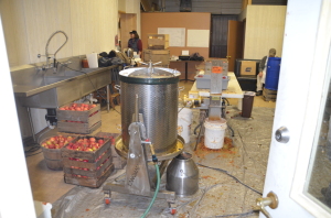 Making apple cider at the Inadvertent Cafe