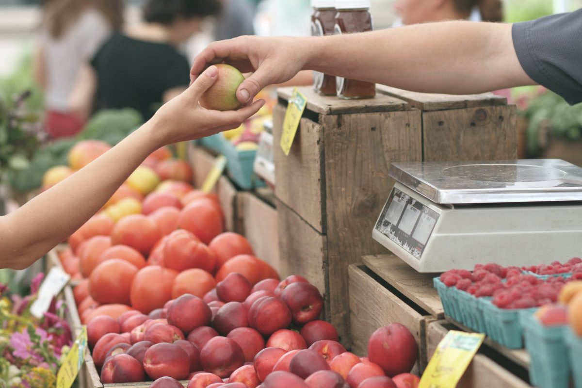 buying apples at farmers market